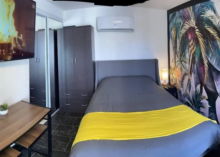 Apartamento Your Tiny Downtown With Backyard Unit D