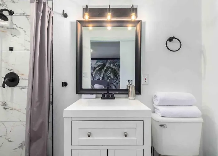 Apartamento Your Tiny Downtown With Backyard Unit D