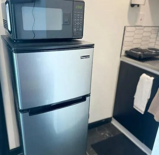 Your Tiny Downtown With Backyard Unit D