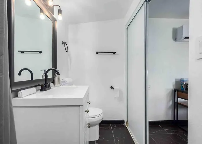Apartamento Your Tiny Downtown With Backyard Unit D