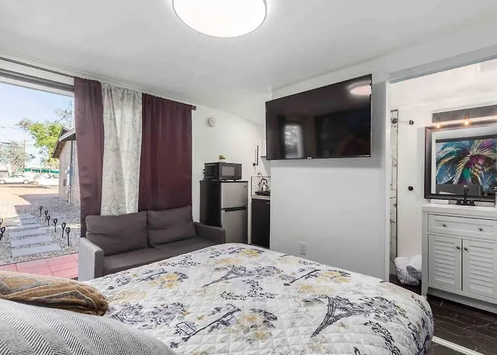 Your Tiny Downtown With Backyard Unit D